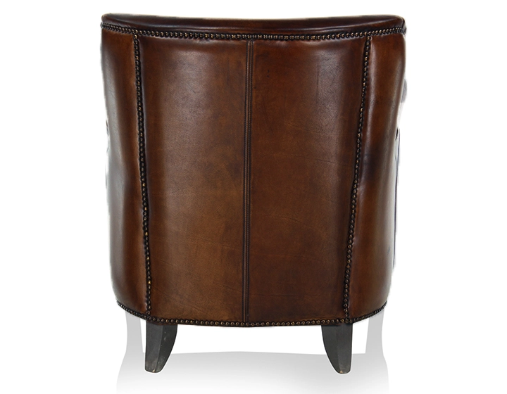 Fauteuil club cuir marron soutenu accoudoirs cloutés