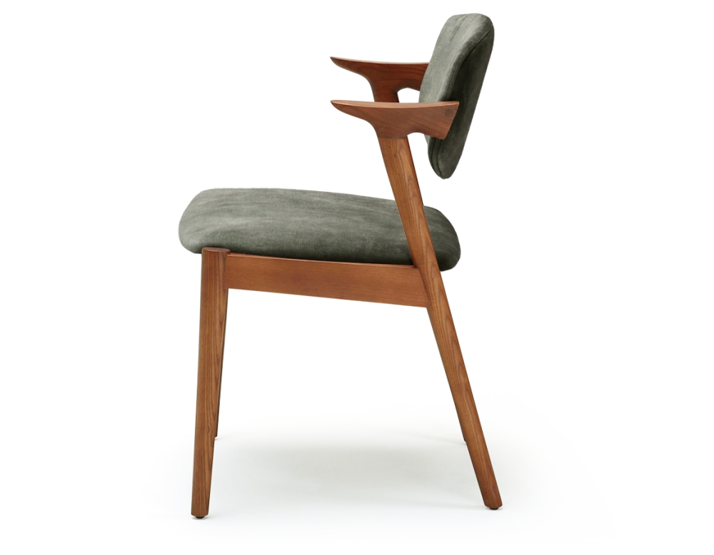 Chaise scandinave bois teinte merisier assise tissu velours vert forêt