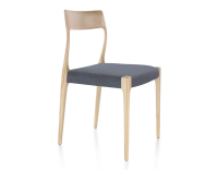 Silla escandinava madera tinte natural asiento tejido gris