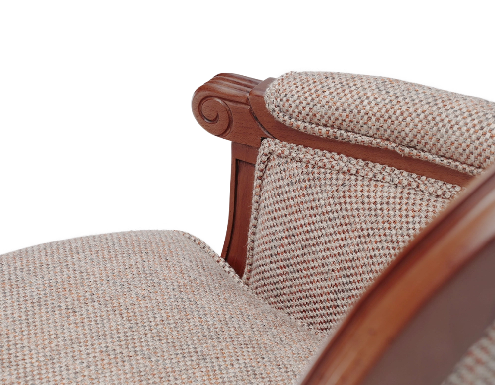 Fauteuil bergère mouluré style Louis XVI bois teinte ancienne et tissu chiné beige, gris et orange