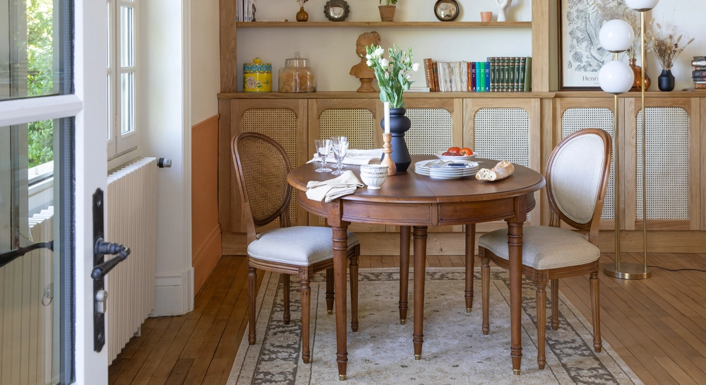 Table ronde Louis XVI extensible 4 à 14 personnes bois teinte ancienne avec 5 allonges 110x120cm