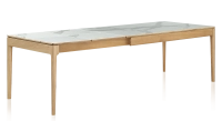 Table extensible 6 à 10 personnes en chêne et céramique allonges céramique avec bois teinte naturelle et plateau et allonges céramique effet marbre blanc 160x100 cm