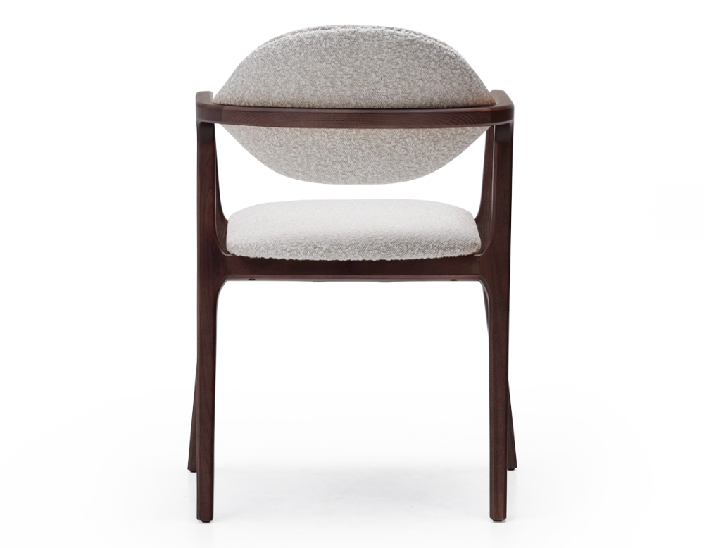 Chaise design avec accoudoirs bois teinte marron foncé et tissu bouclé blanc