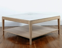 Mesa de centro cuadrada de roble y cerámica con estante en madera tinte natural tablero cerámico efecto mármol blanco 100x100 cm